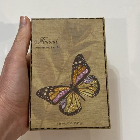Almond Moisturizing Bath Bar - Picture 2 of 7